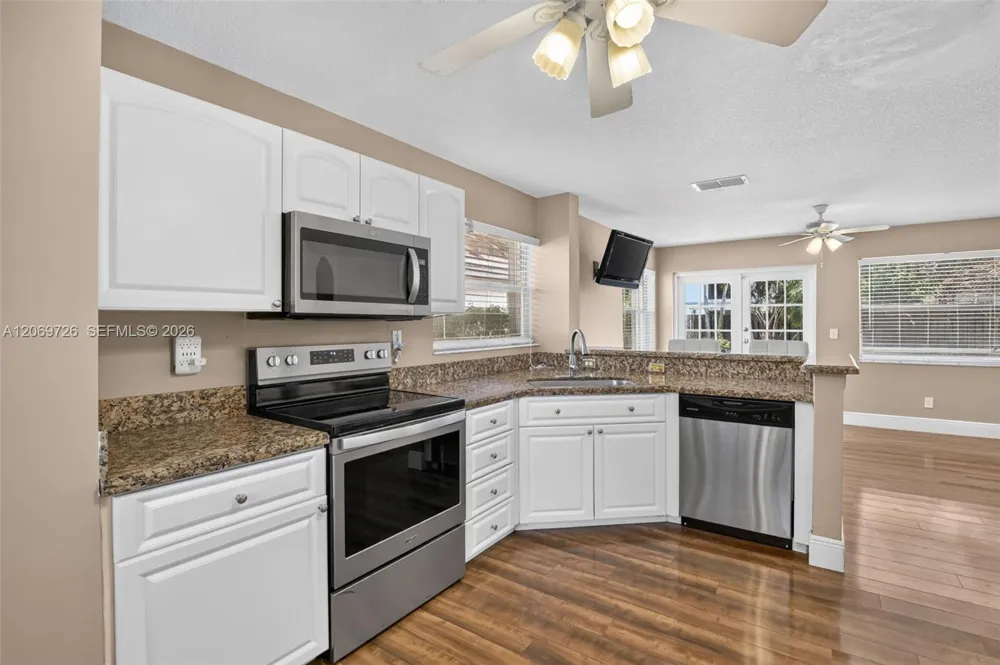 2638 Oak Park Cir Davie, FL 33328