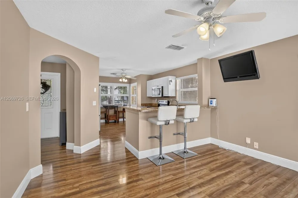 2638 Oak Park Cir Davie, FL 33328