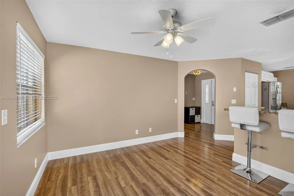 2638 Oak Park Cir Davie, FL 33328