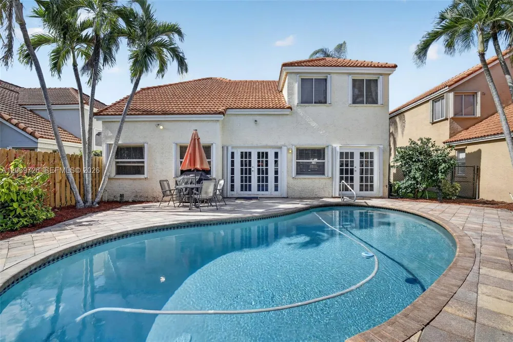 2638 Oak Park Cir Davie, FL 33328