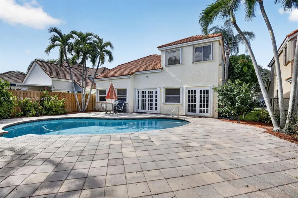 2638 Oak Park Cir Davie, FL 33328