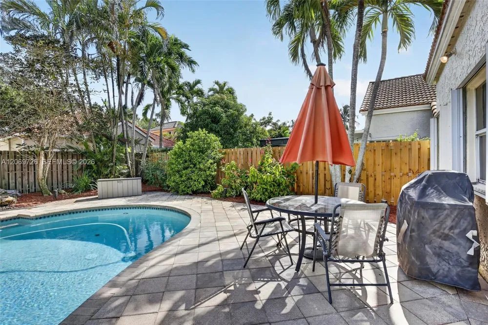 2638 Oak Park Cir Davie, FL 33328