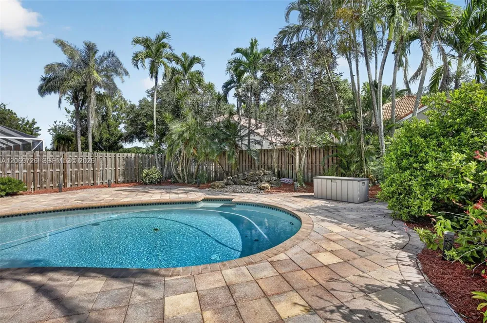 2638 Oak Park Cir Davie, FL 33328