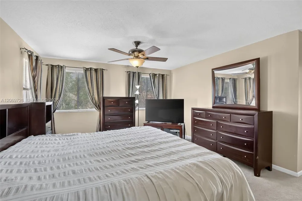 2638 Oak Park Cir Davie, FL 33328
