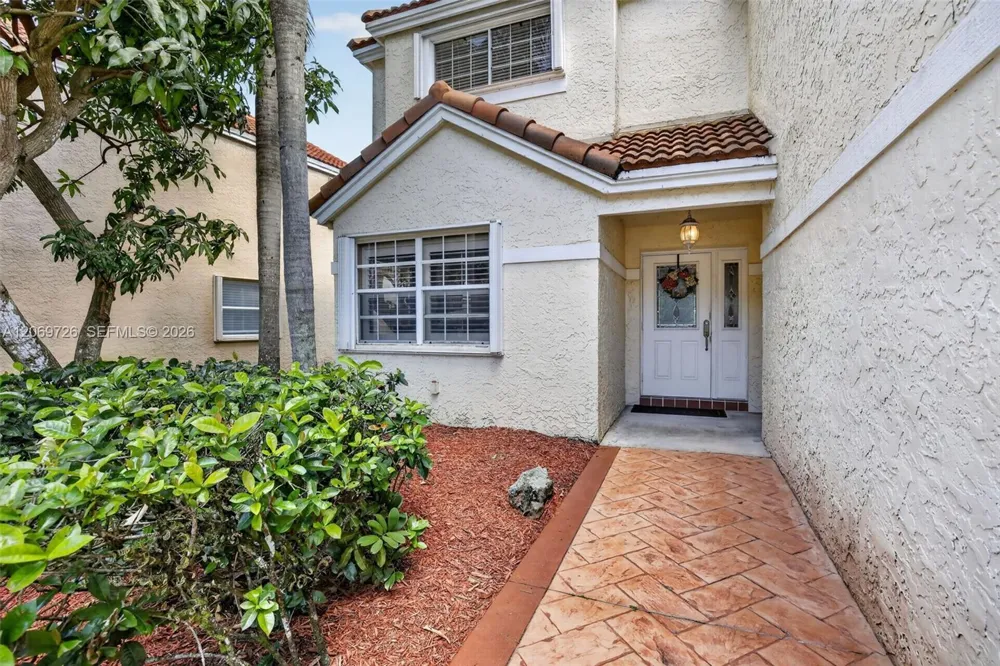 2638 Oak Park Cir Davie, FL 33328