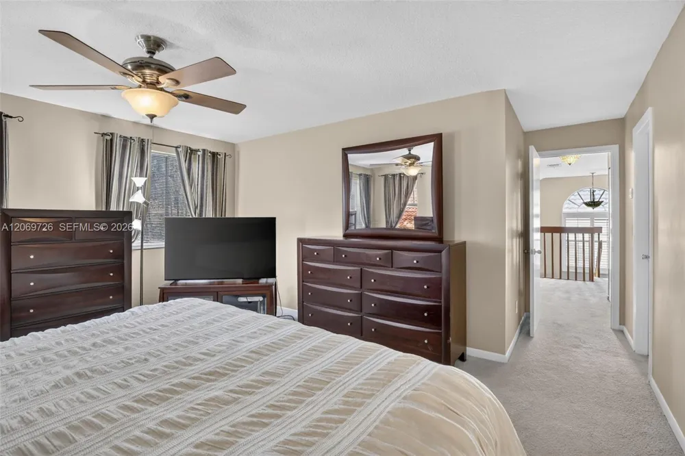 2638 Oak Park Cir Davie, FL 33328
