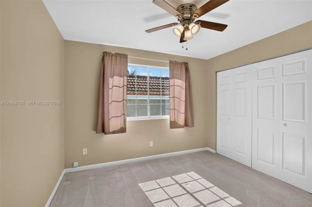 2638 Oak Park Cir Davie, FL 33328