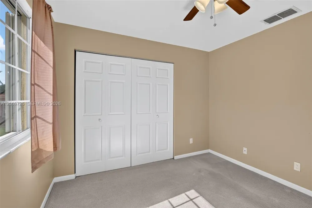 2638 Oak Park Cir Davie, FL 33328