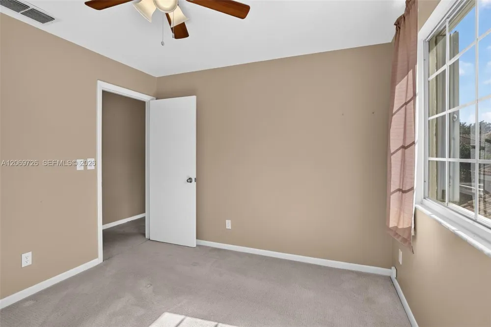 2638 Oak Park Cir Davie, FL 33328