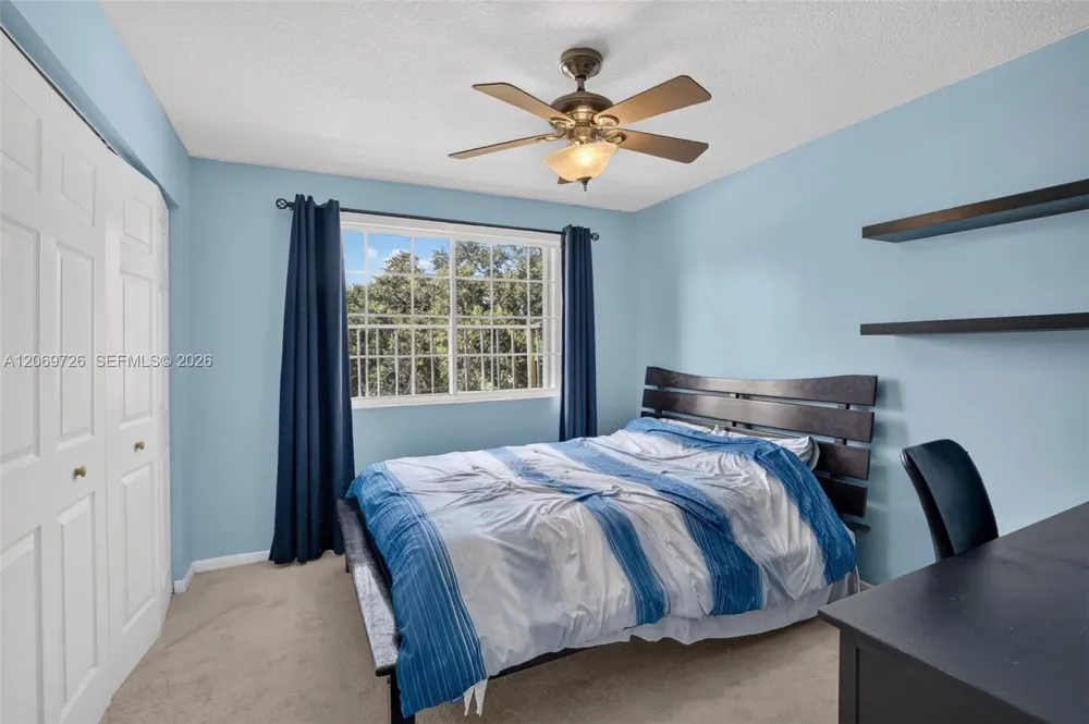 2638 Oak Park Cir Davie, FL 33328