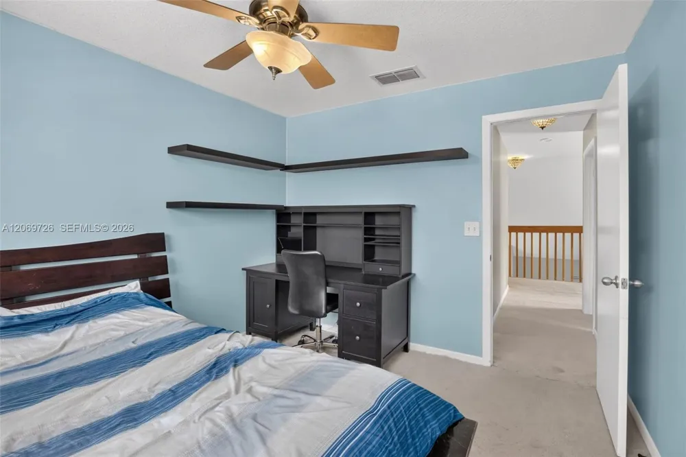 2638 Oak Park Cir Davie, FL 33328