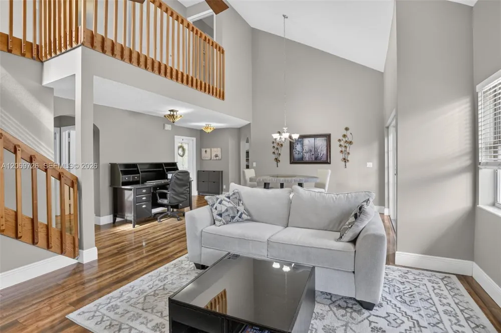 2638 Oak Park Cir Davie, FL 33328