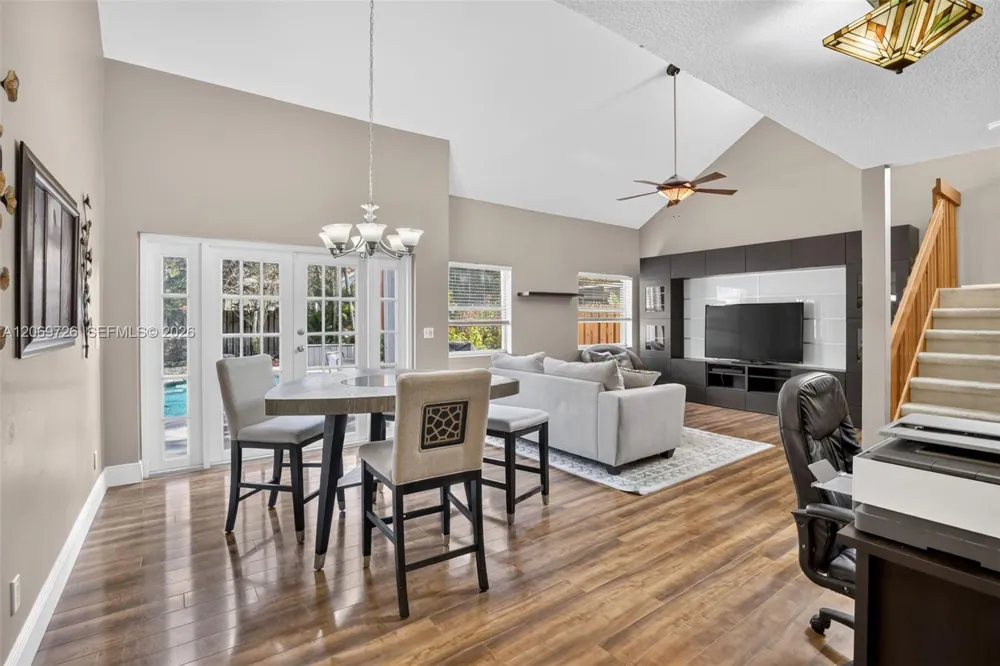 2638 Oak Park Cir Davie, FL 33328
