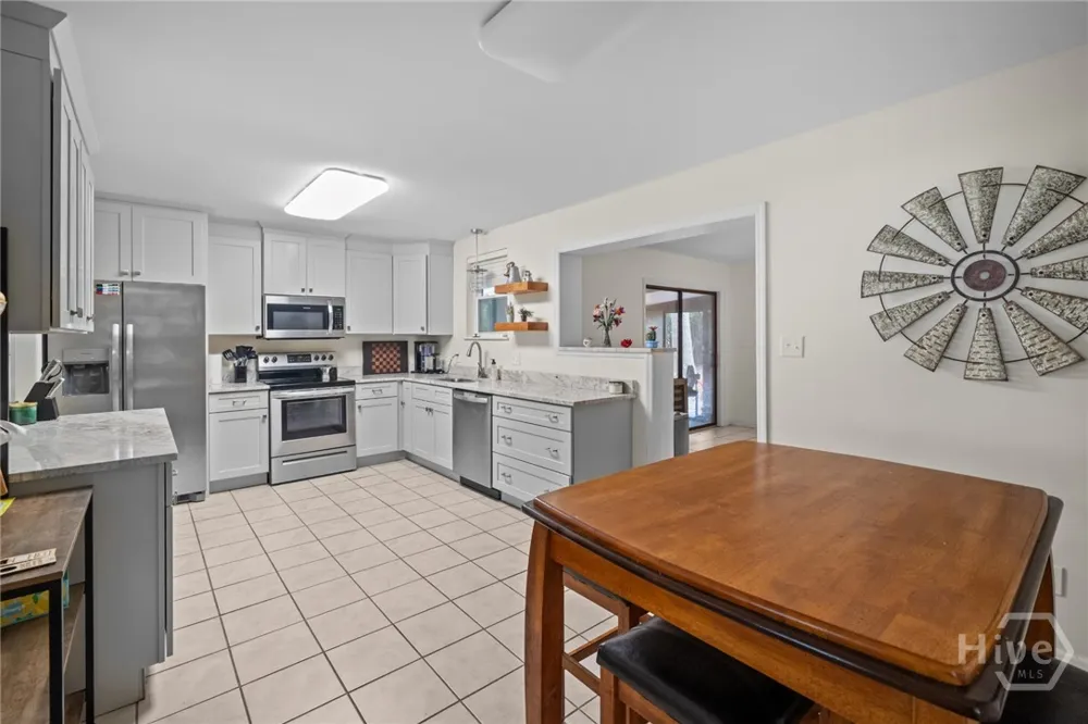 527 Red Oak Drive Savannah, GA 31419