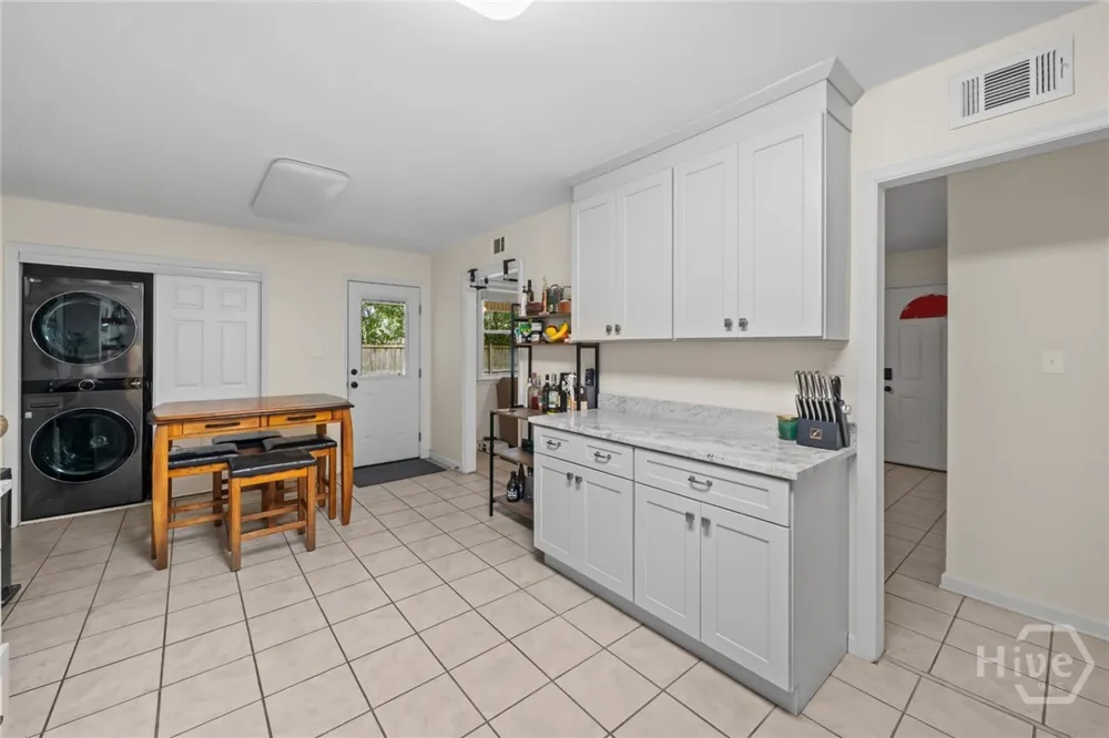 527 Red Oak Drive Savannah, GA 31419