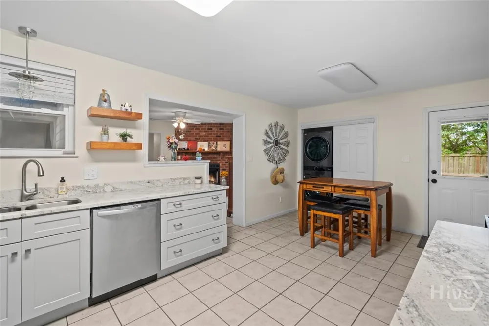 527 Red Oak Drive Savannah, GA 31419