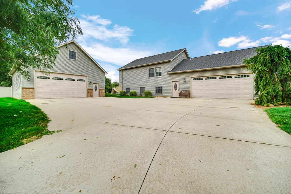 11723 557 E Demotte, IN 46310