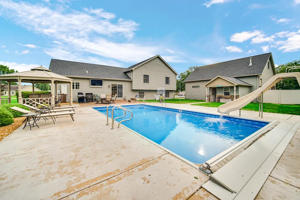 11723 557 E Demotte, IN 46310