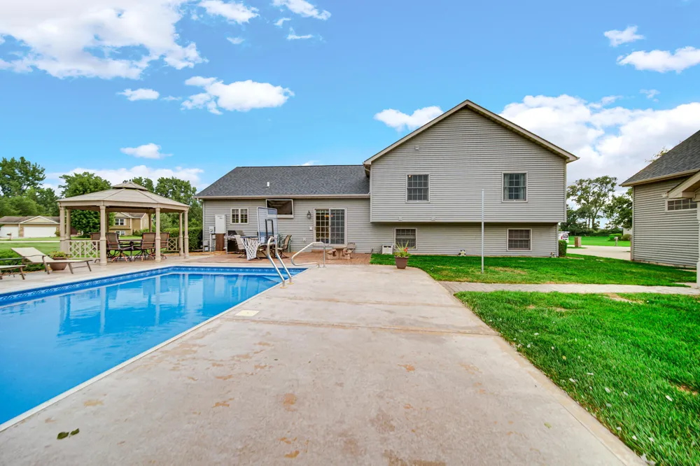 11723 557 E Demotte, IN 46310