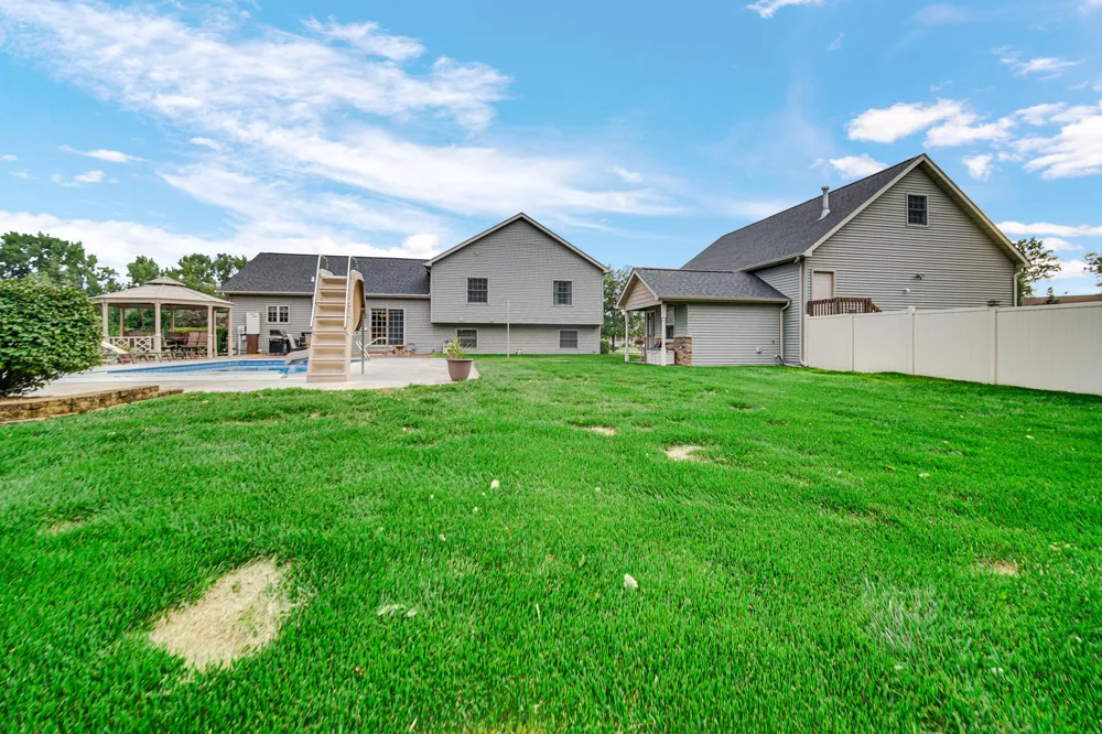 11723 557 E Demotte, IN 46310