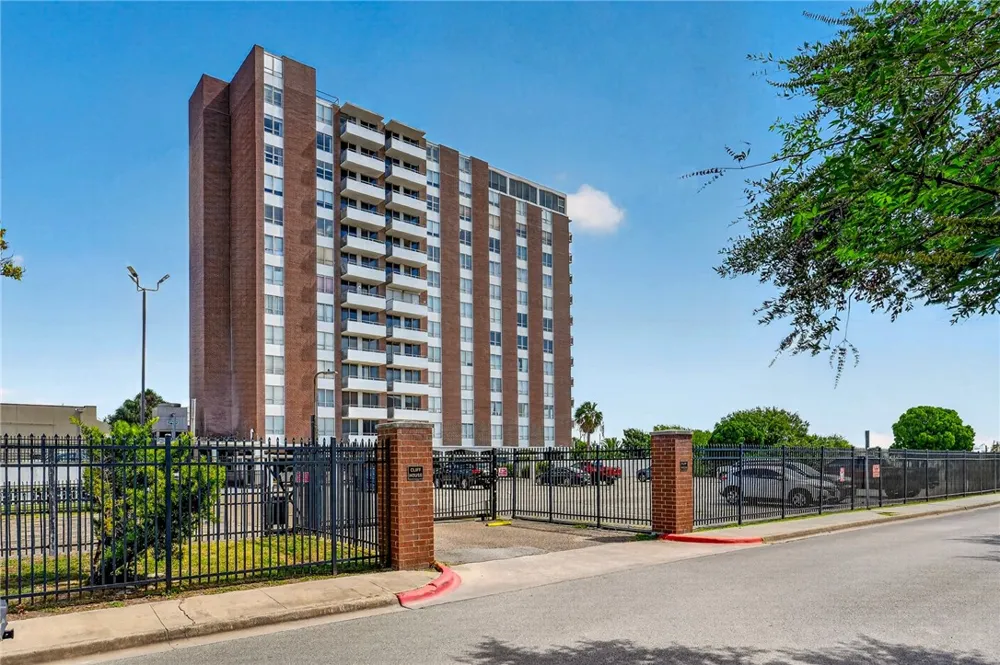 715 S Upper Broadway Street #302 Corpus Christi, TX 78401