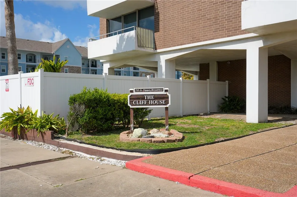 715 S Upper Broadway Street #302 Corpus Christi, TX 78401