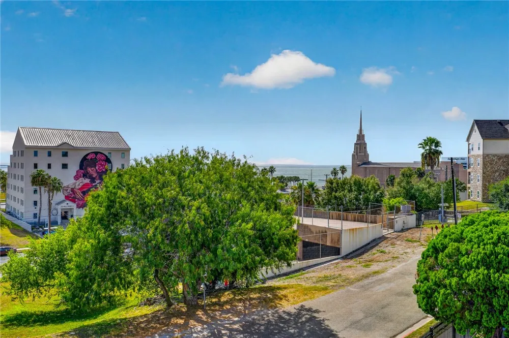 715 S Upper Broadway Street #302 Corpus Christi, TX 78401