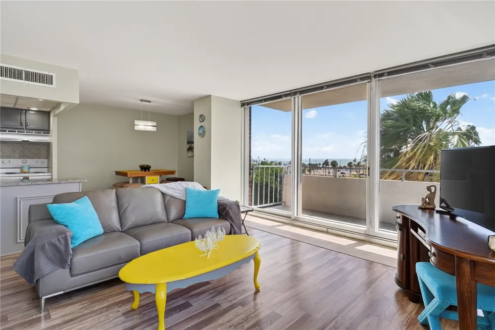 715 S Upper Broadway Street #302 Corpus Christi, TX 78401
