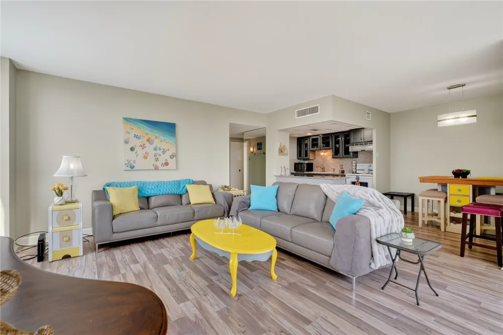 715 S Upper Broadway Street #302 Corpus Christi, TX 78401