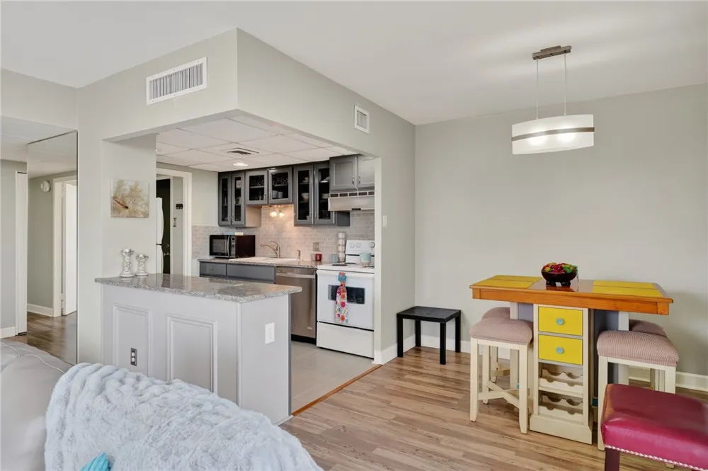 715 S Upper Broadway Street #302 Corpus Christi, TX 78401