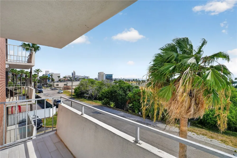 715 S Upper Broadway Street #302 Corpus Christi, TX 78401