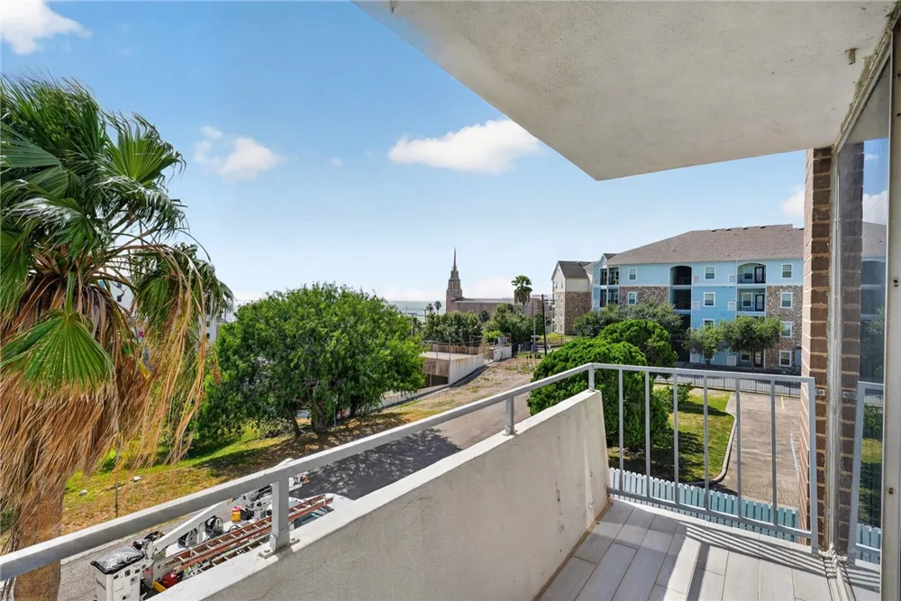715 S Upper Broadway Street #302 Corpus Christi, TX 78401