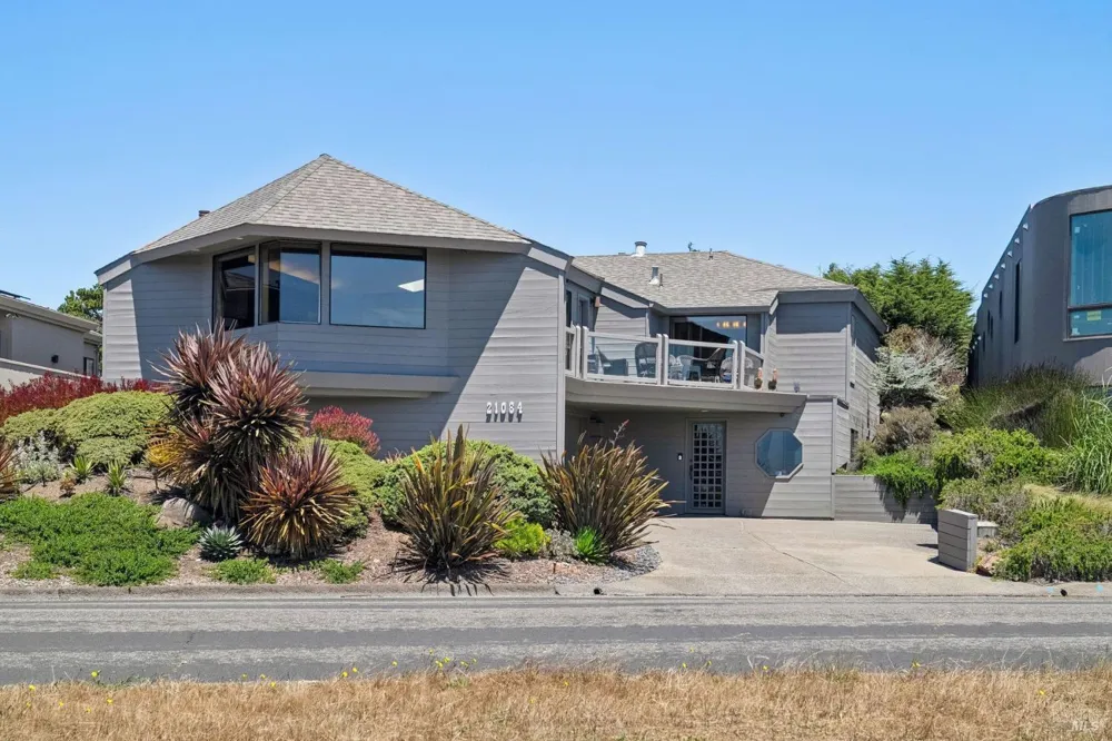 21084 Pelican Loop Bodega Bay, CA 94923