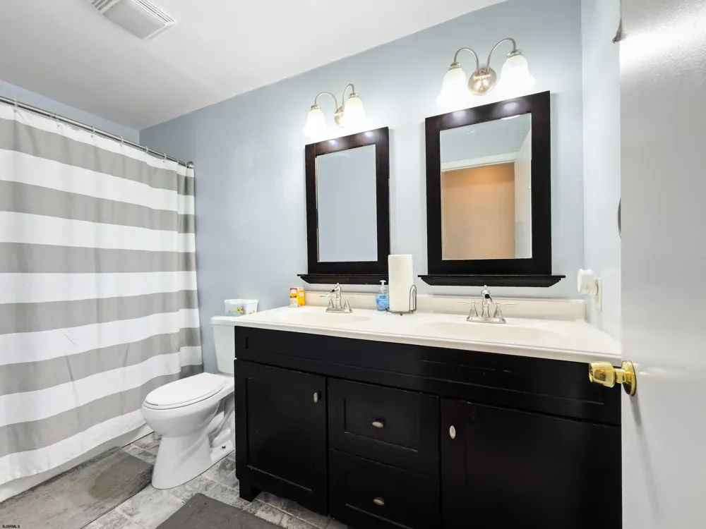 4943 Winterbury Dr Mays Landing, NJ 08330