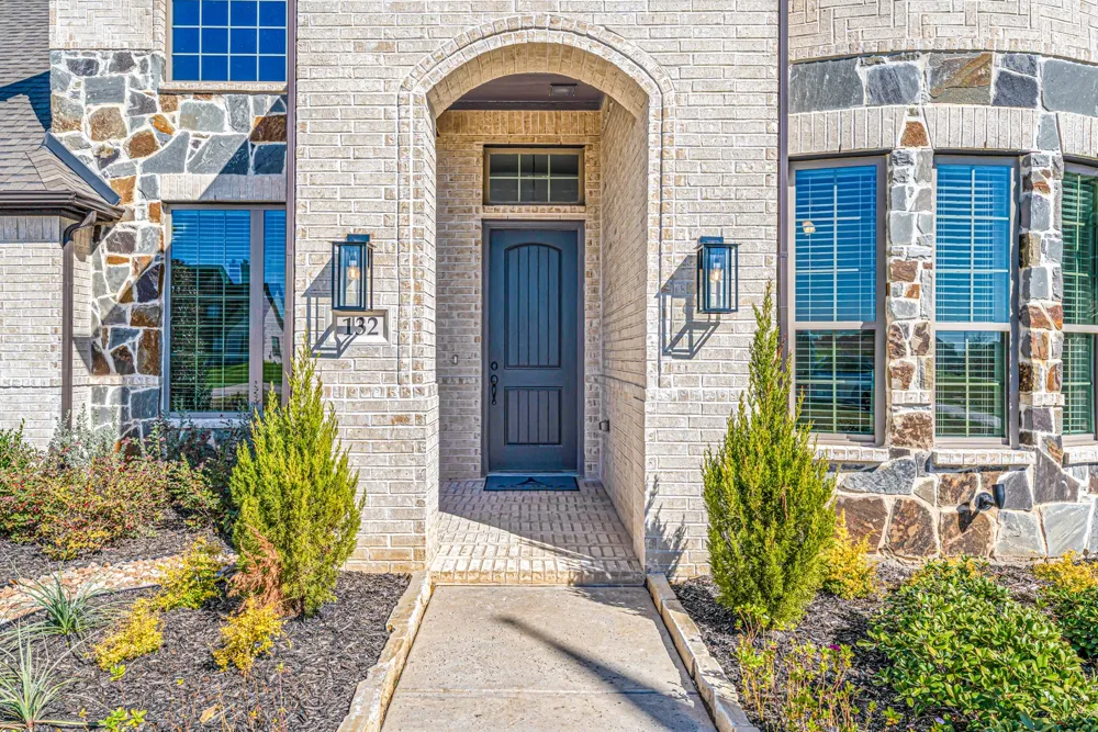 132 Liv Meadow Waxahachie, TX 75165