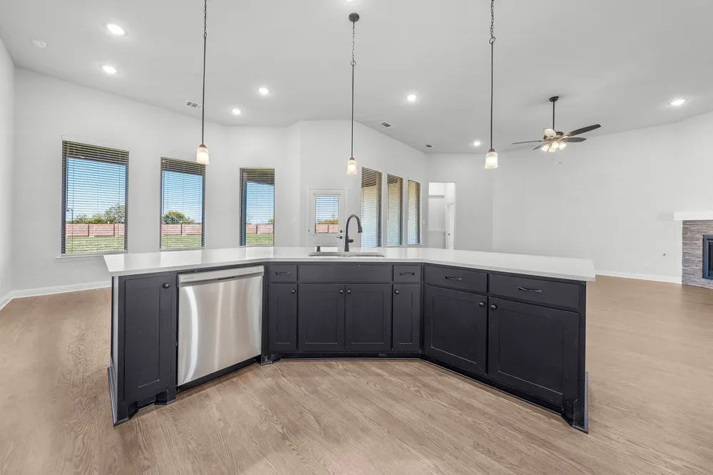 132 Liv Meadow Waxahachie, TX 75165