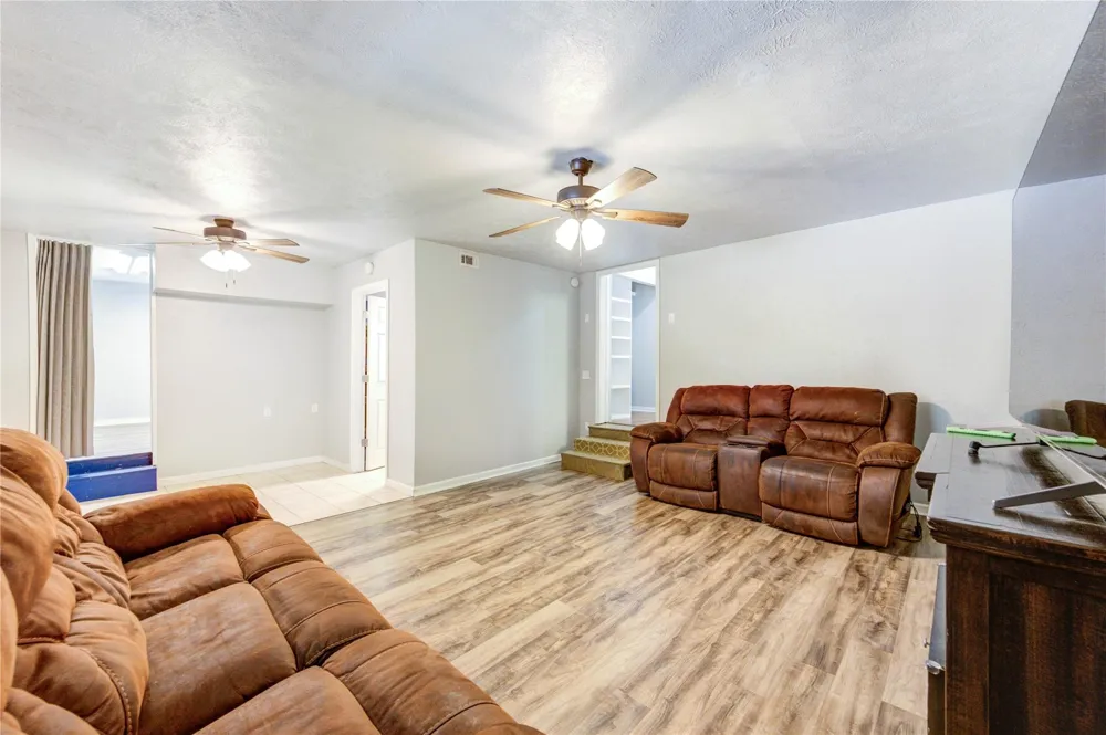 409 Dunnam Avenue Cleveland, TX 77327