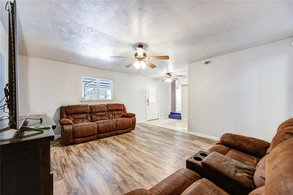 409 Dunnam Avenue Cleveland, TX 77327