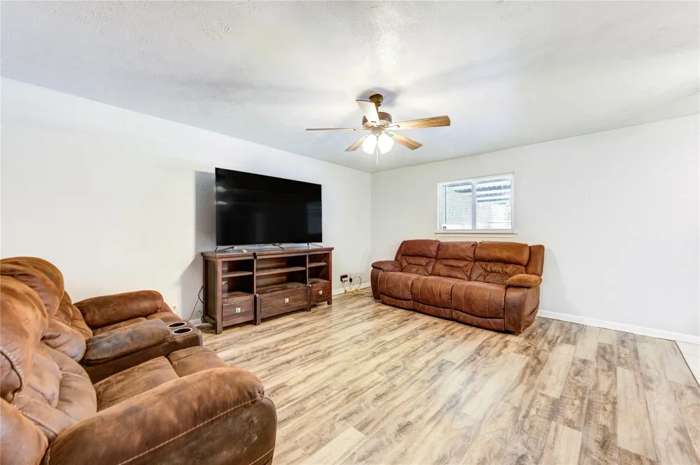 409 Dunnam Avenue Cleveland, TX 77327