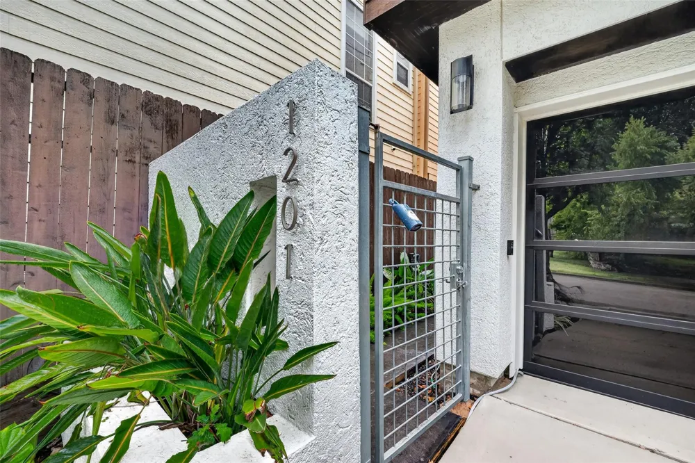 1201 Peveto Street Houston, TX 77019