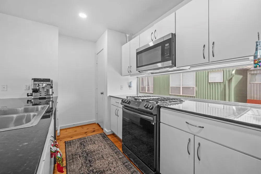 6128 Grand Boulevard Houston, TX 77021