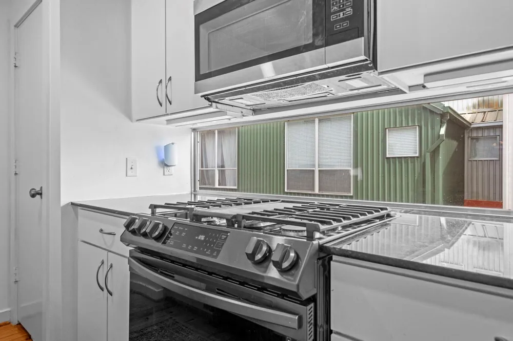 6128 Grand Boulevard Houston, TX 77021