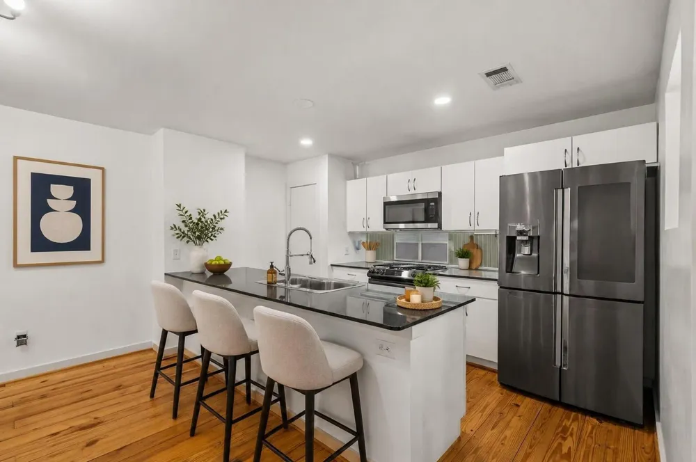 6128 Grand Boulevard Houston, TX 77021