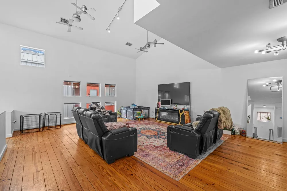 6128 Grand Boulevard Houston, TX 77021