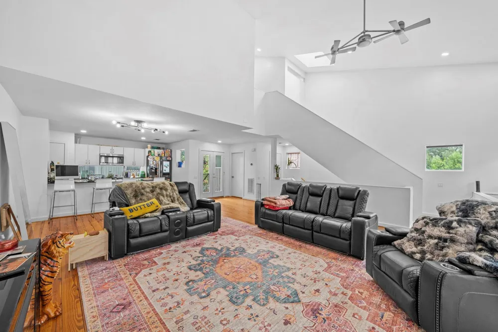 6128 Grand Boulevard Houston, TX 77021