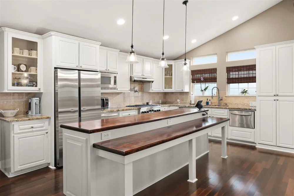 1003 S Country Club Drive La Porte, TX 77571