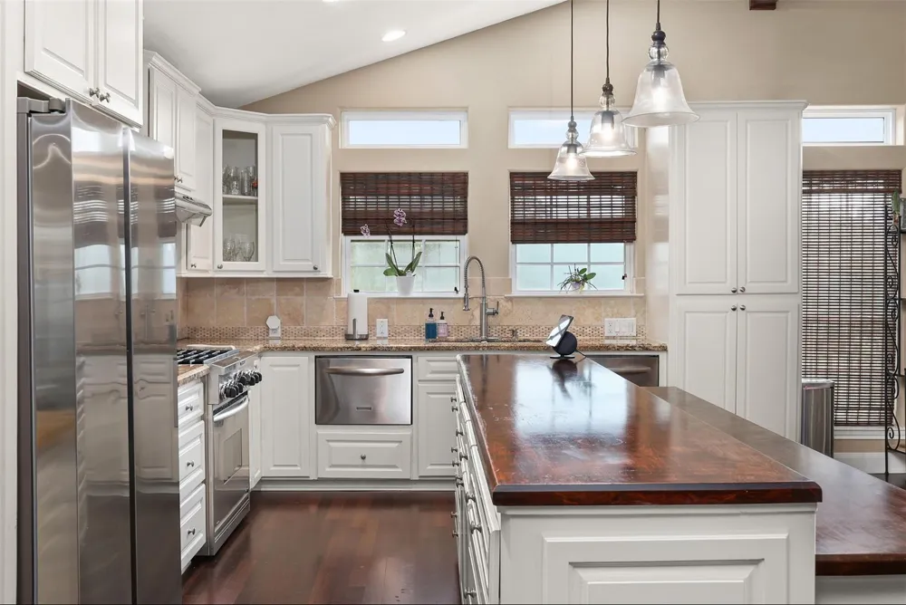 1003 S Country Club Drive La Porte, TX 77571