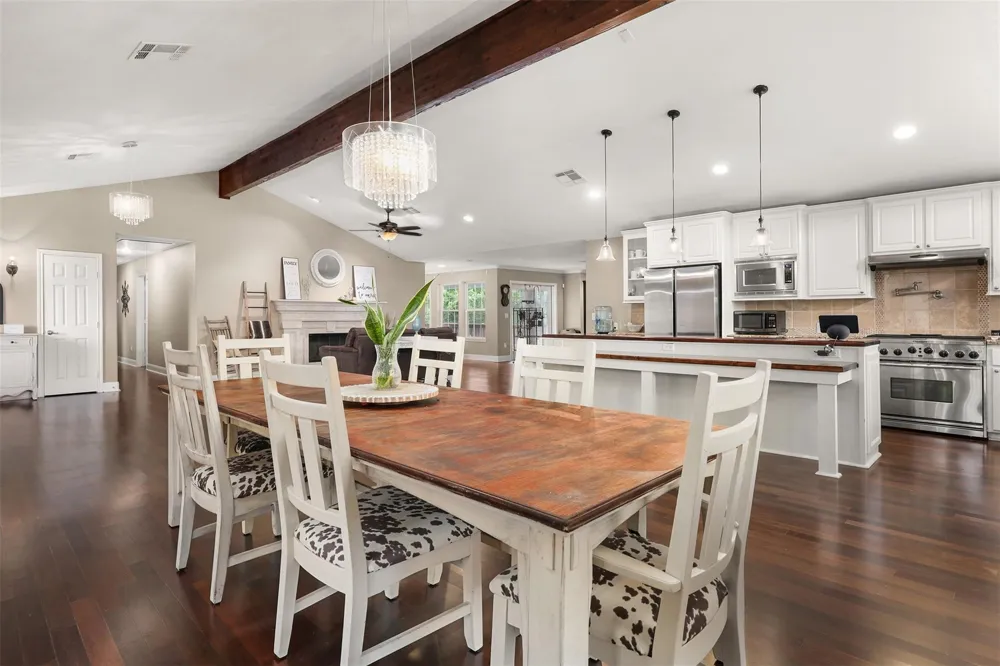 1003 S Country Club Drive La Porte, TX 77571