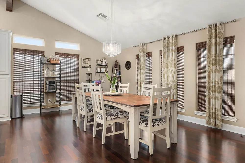 1003 S Country Club Drive La Porte, TX 77571