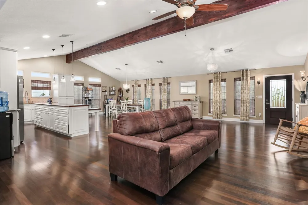 1003 S Country Club Drive La Porte, TX 77571